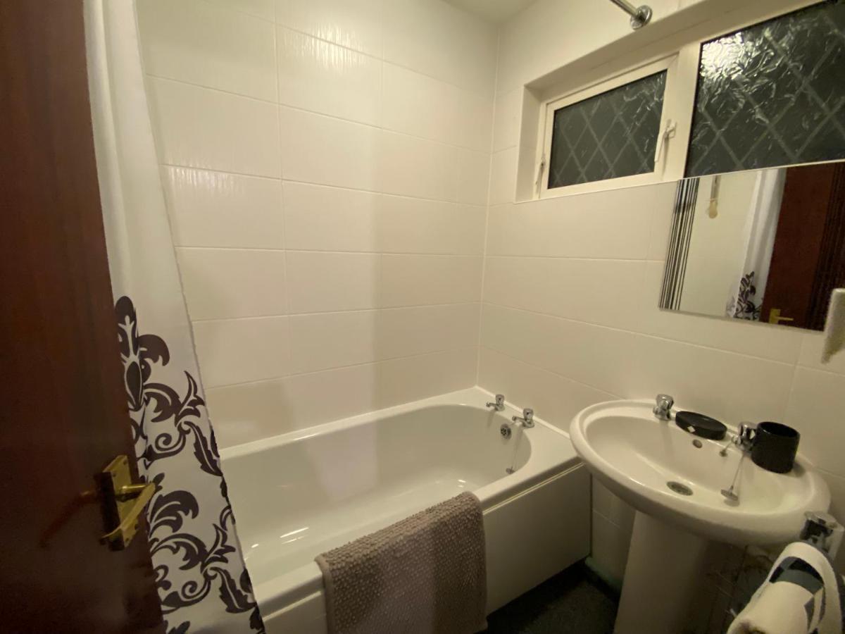 Serene 4Br In Harborne Close To Qe Hospital, Harborne Centre 버밍엄 외부 사진